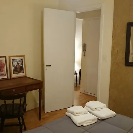 Excelente Departamento Con Balcon A La Calle Sobre Avenida Buenos Aires Exterior photo