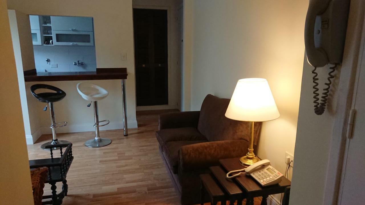 Excelente Departamento Con Balcon A La Calle Sobre Avenida * Buenos Aires
