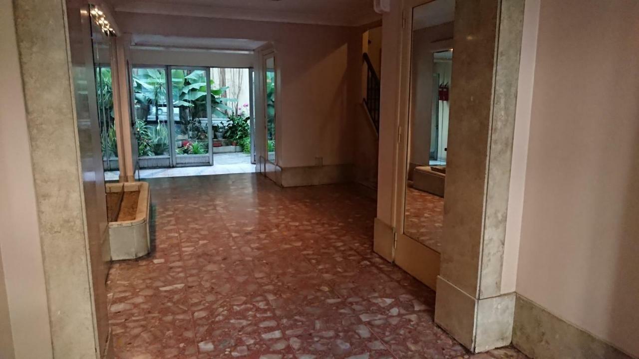Apartment Excelente Departamento Con Balcon A La Calle Sobre Avenida Buenos Aires