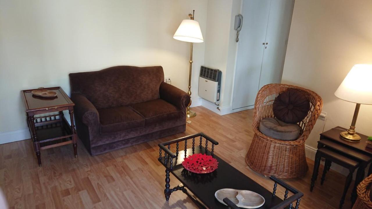 Excelente Departamento Con Balcon A La Calle Sobre Avenida Buenos Aires